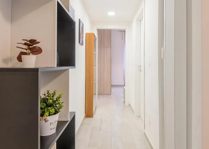 Monte Ceneri, 71 - Modern, Comfortable And Well-connected 아파트 *